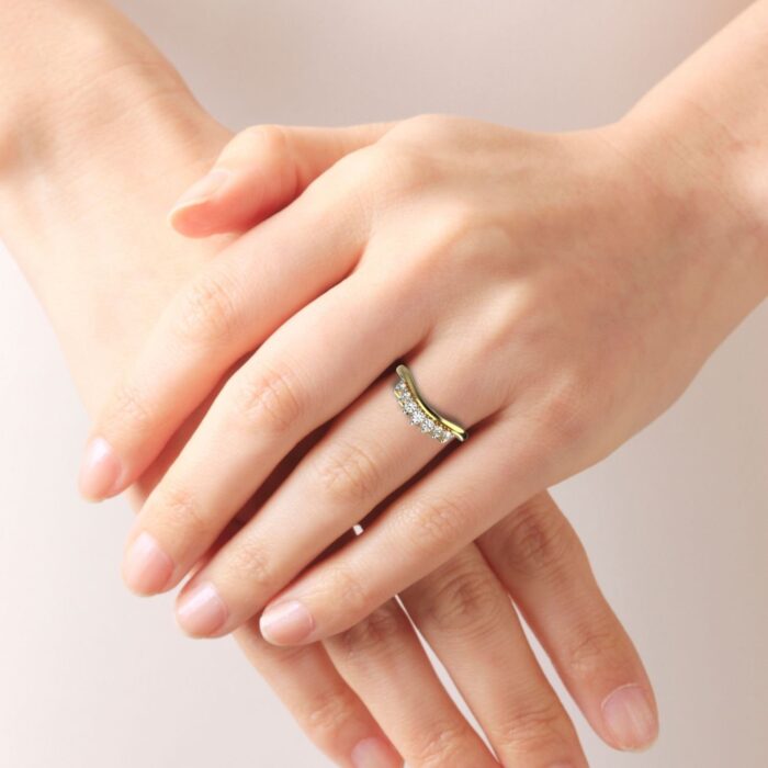 Avarta Jewellery 18K Gold Queen Ring - Image 2